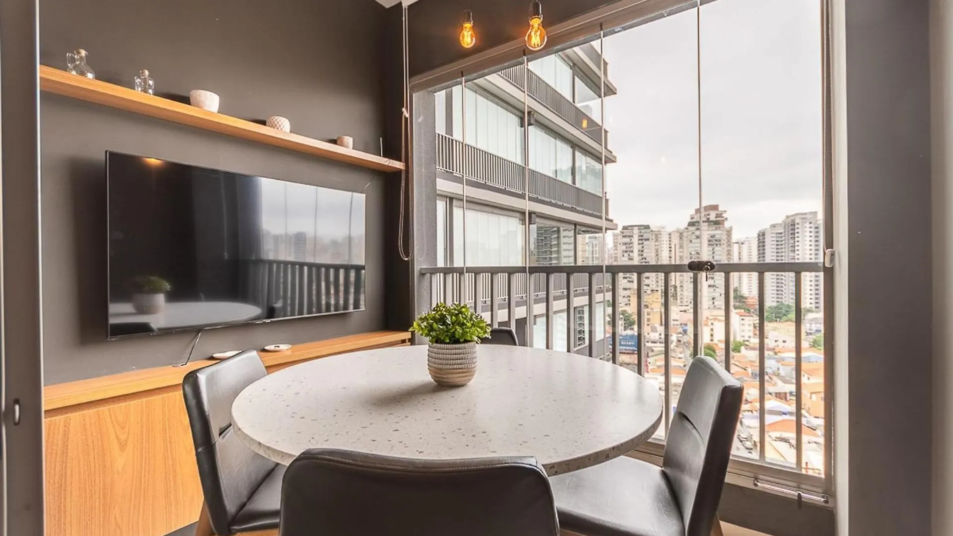 Studios Novissimos Com Piscina No Rooftop E Vista Para O Allianz Parque Sao Paulo Brazil